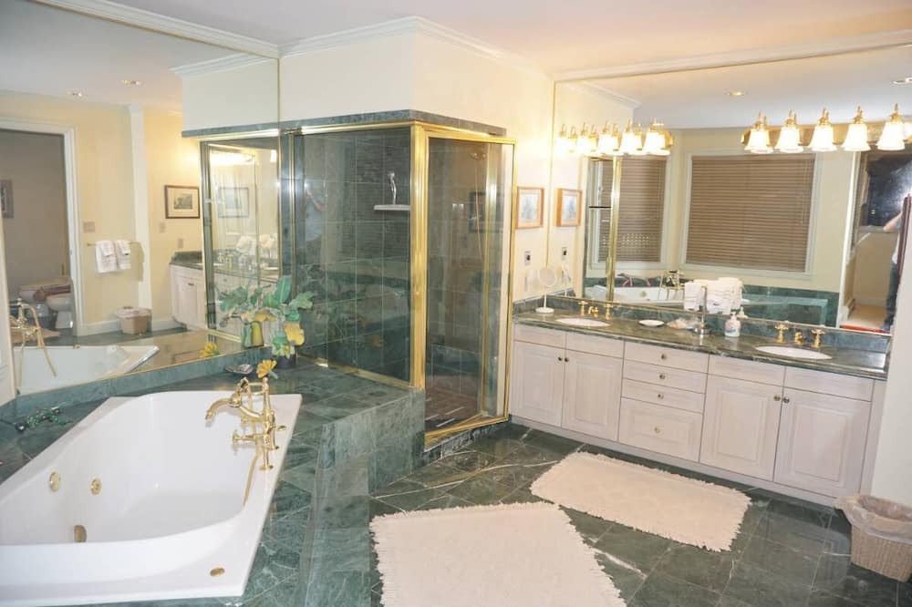 Photo of Bathroom in West End