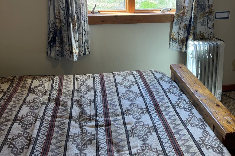 Photo of Bedroom in Alpine Acres