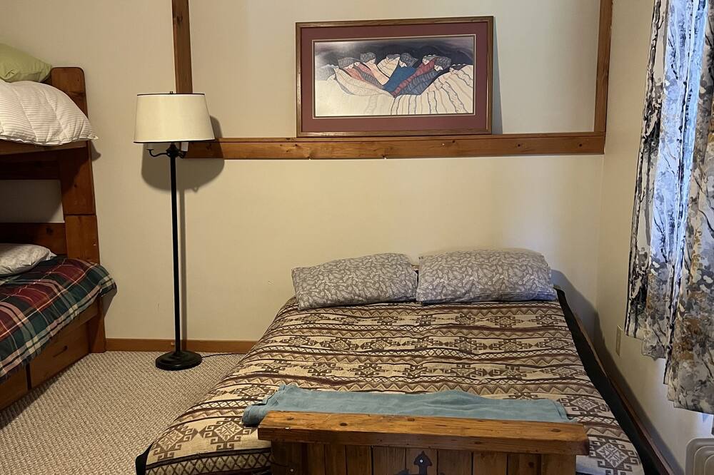 Photo of Bedroom in Alpine Acres