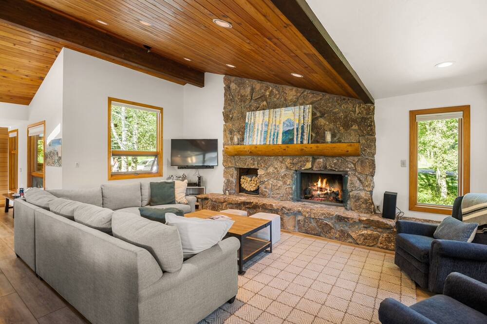 Photo of Livingroom in Snowmass Village