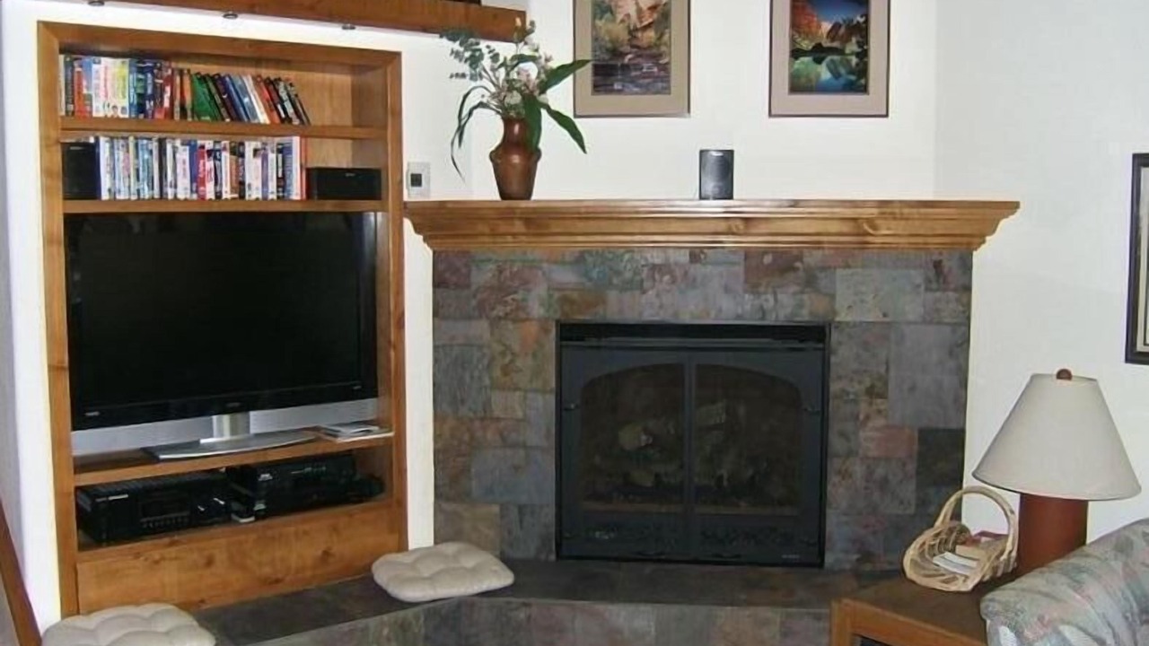 Photo of Livingroom in Peak 9