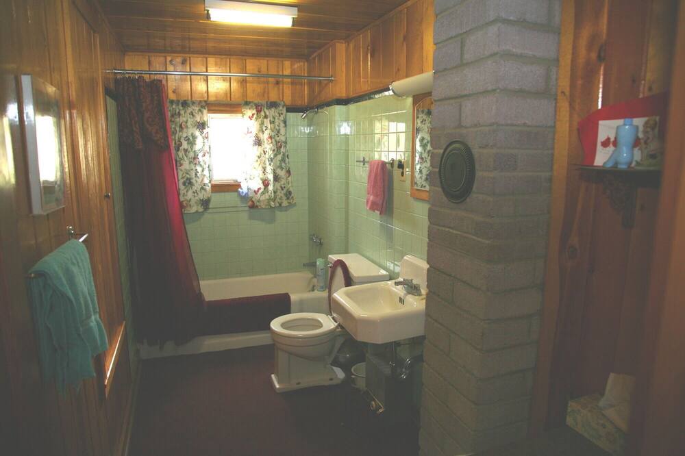 Photo of Bathroom in Park County