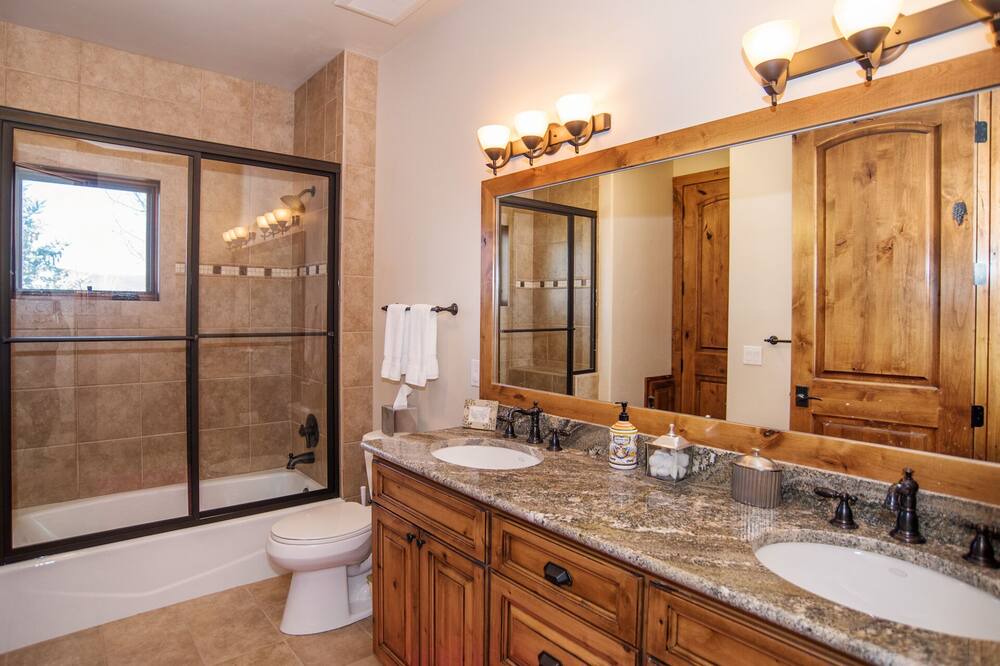 Photo of Bathroom in Carbondale