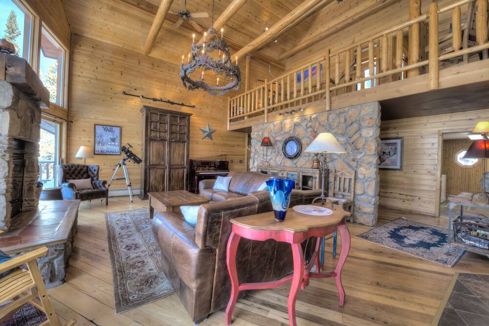 Photo of Livingroom in Woodmoor