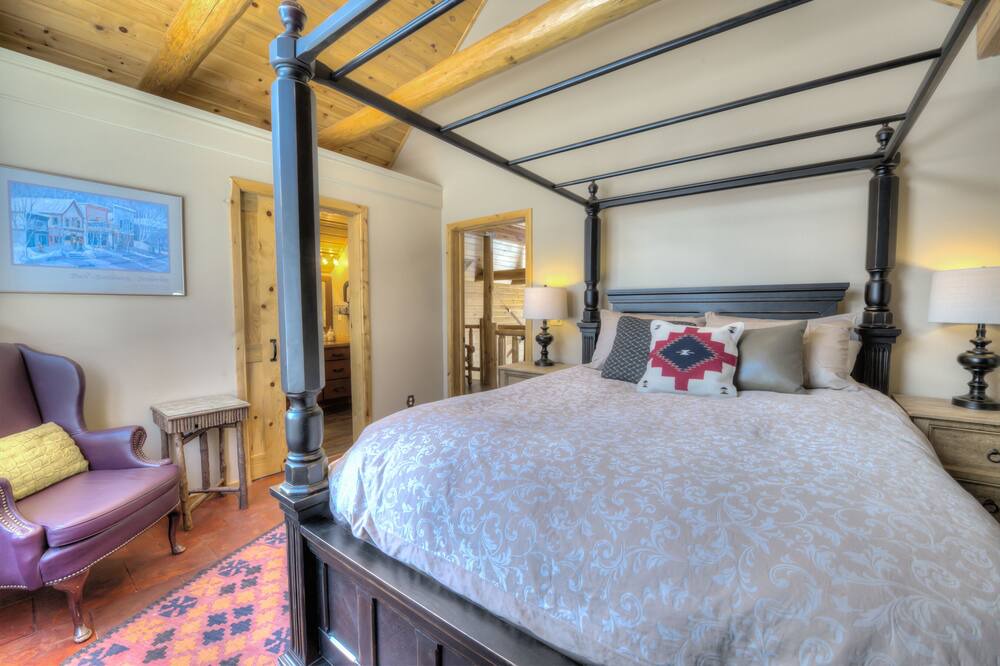 Photo of Bedroom in Woodmoor
