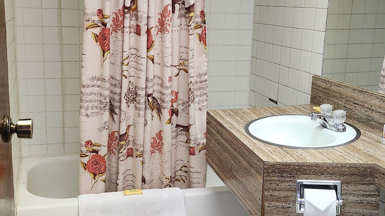 Photo of Bathroom in Lamar