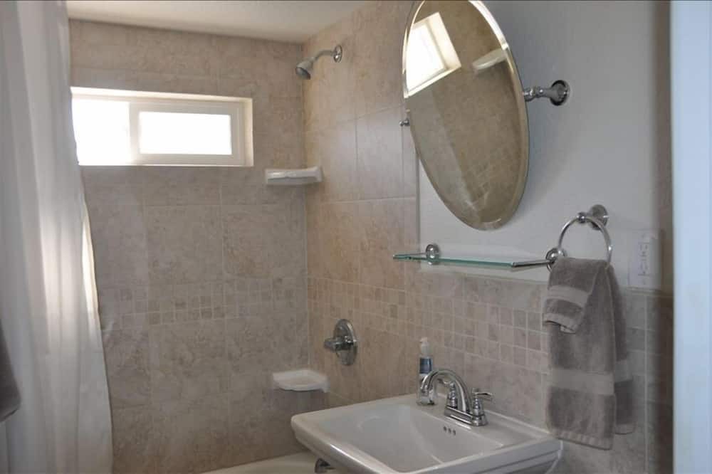 Photo of Bathroom in Baseline Sub