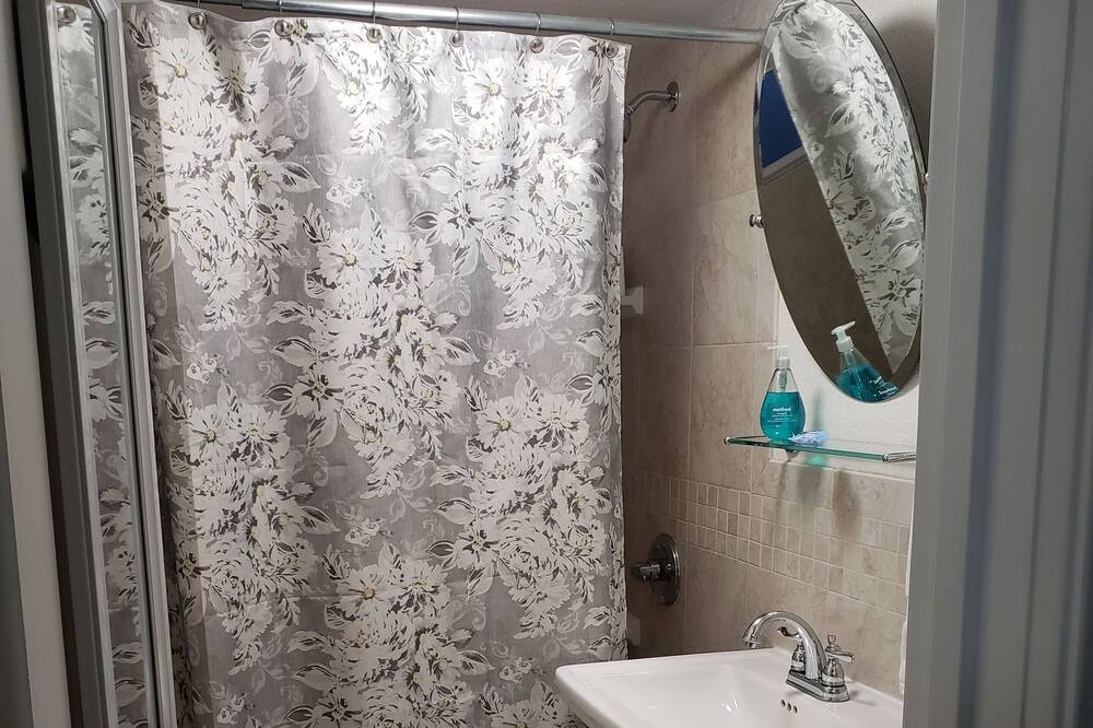 Photo of Bathroom in Baseline Sub