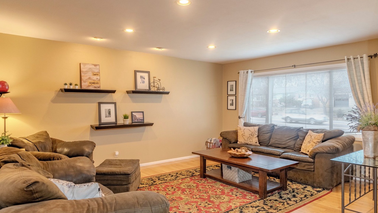 Photo of Livingroom in Lakewood