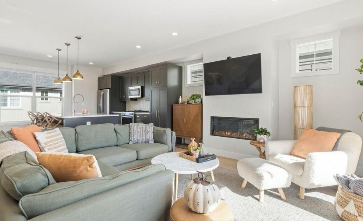 Photo of Livingroom in Arvada Plaza Area