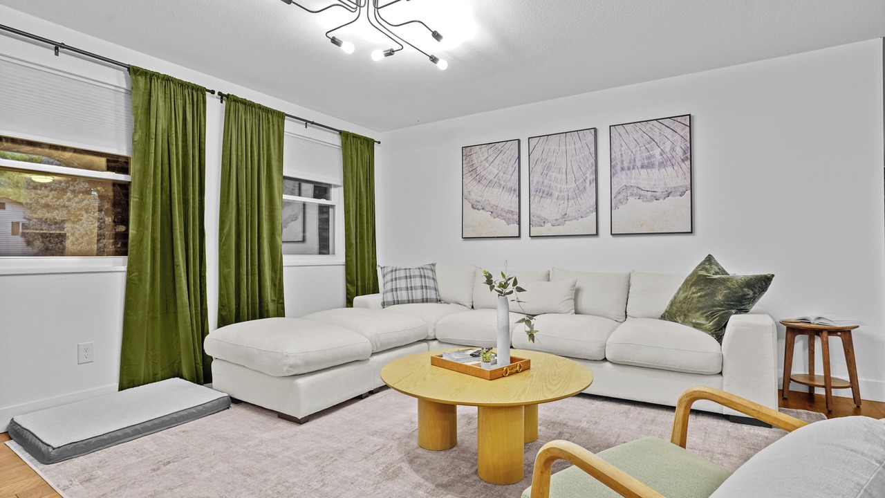 Photo of Livingroom in Columbine
