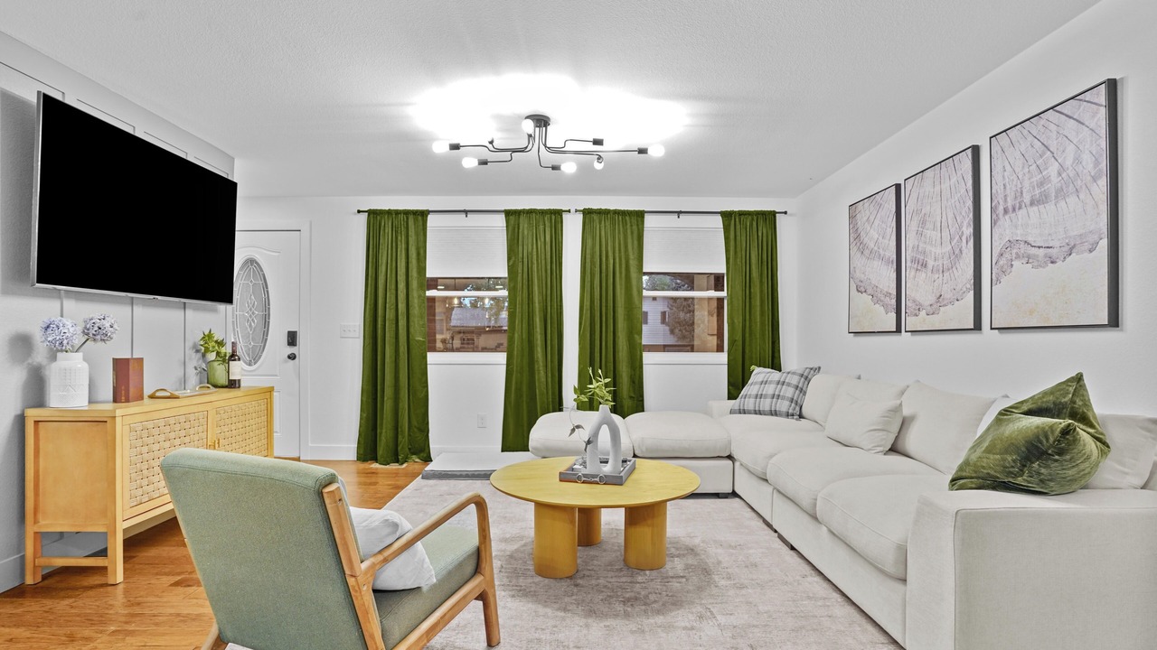 Photo of Livingroom in Columbine