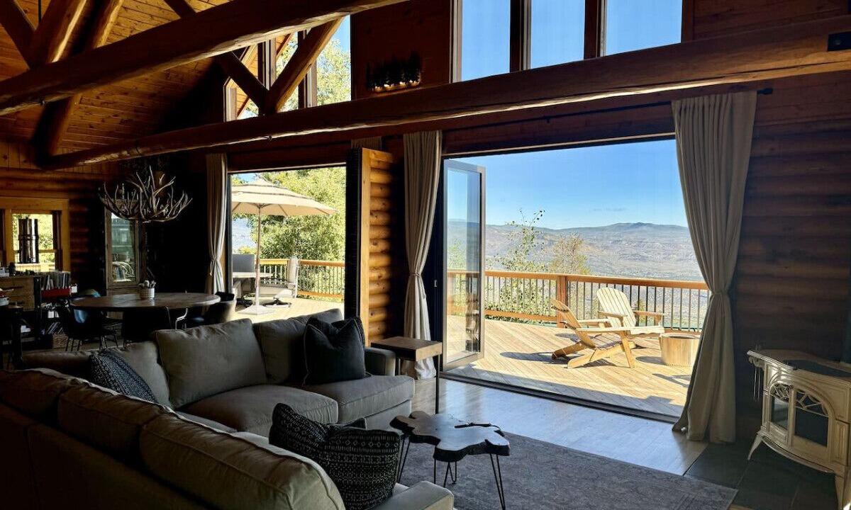Photo of Livingroom in Edwards