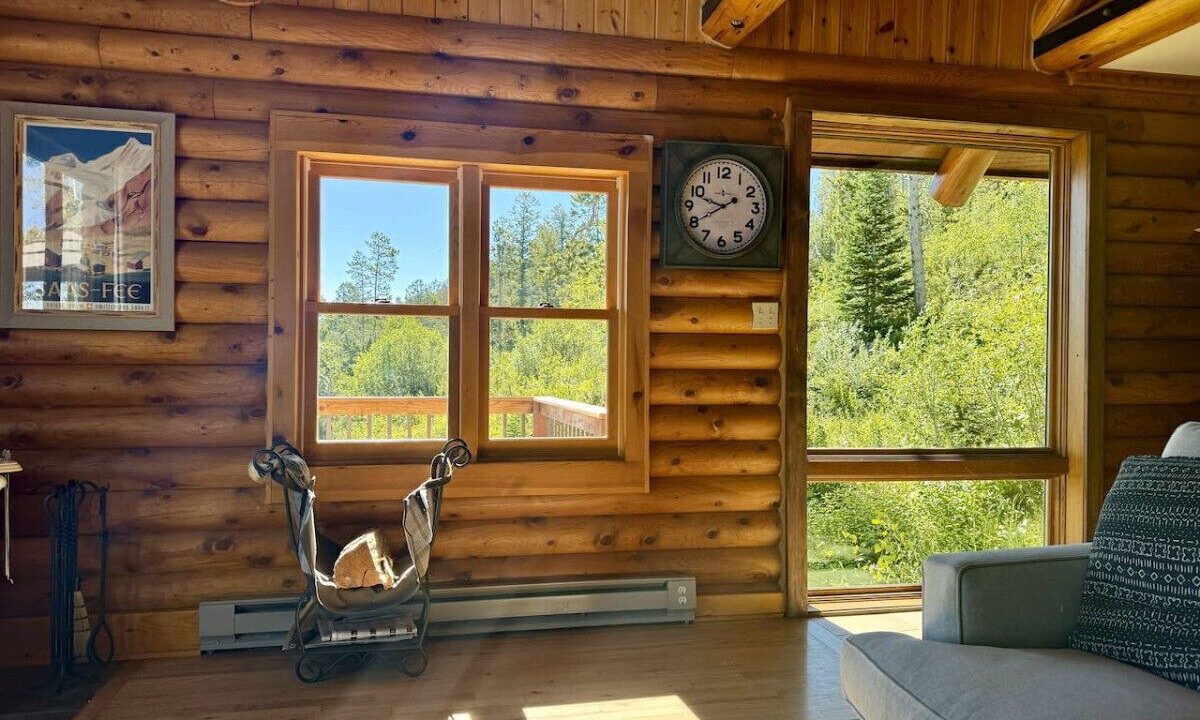 Photo of Livingroom in Edwards