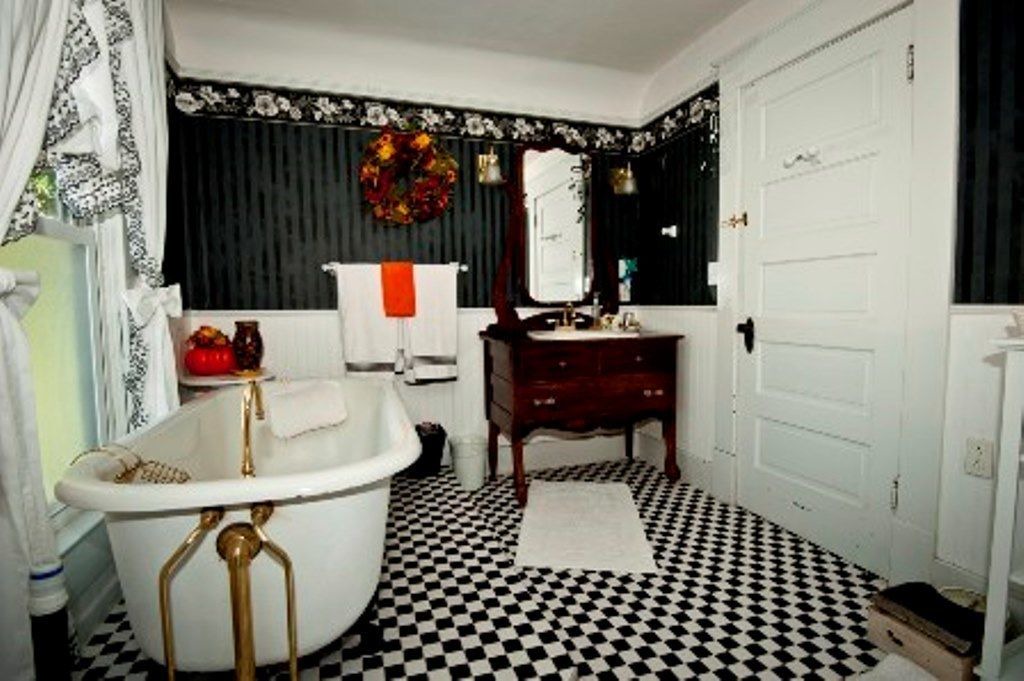 Photo of Bathroom in Lamar