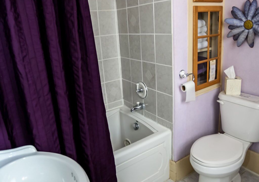 Photo of Bathroom in Lamar
