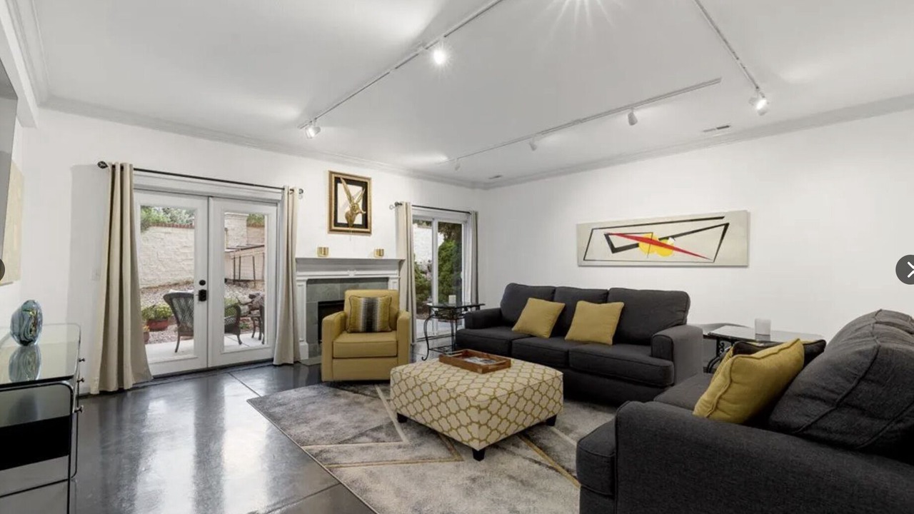 Photo of Livingroom in Broadmoor