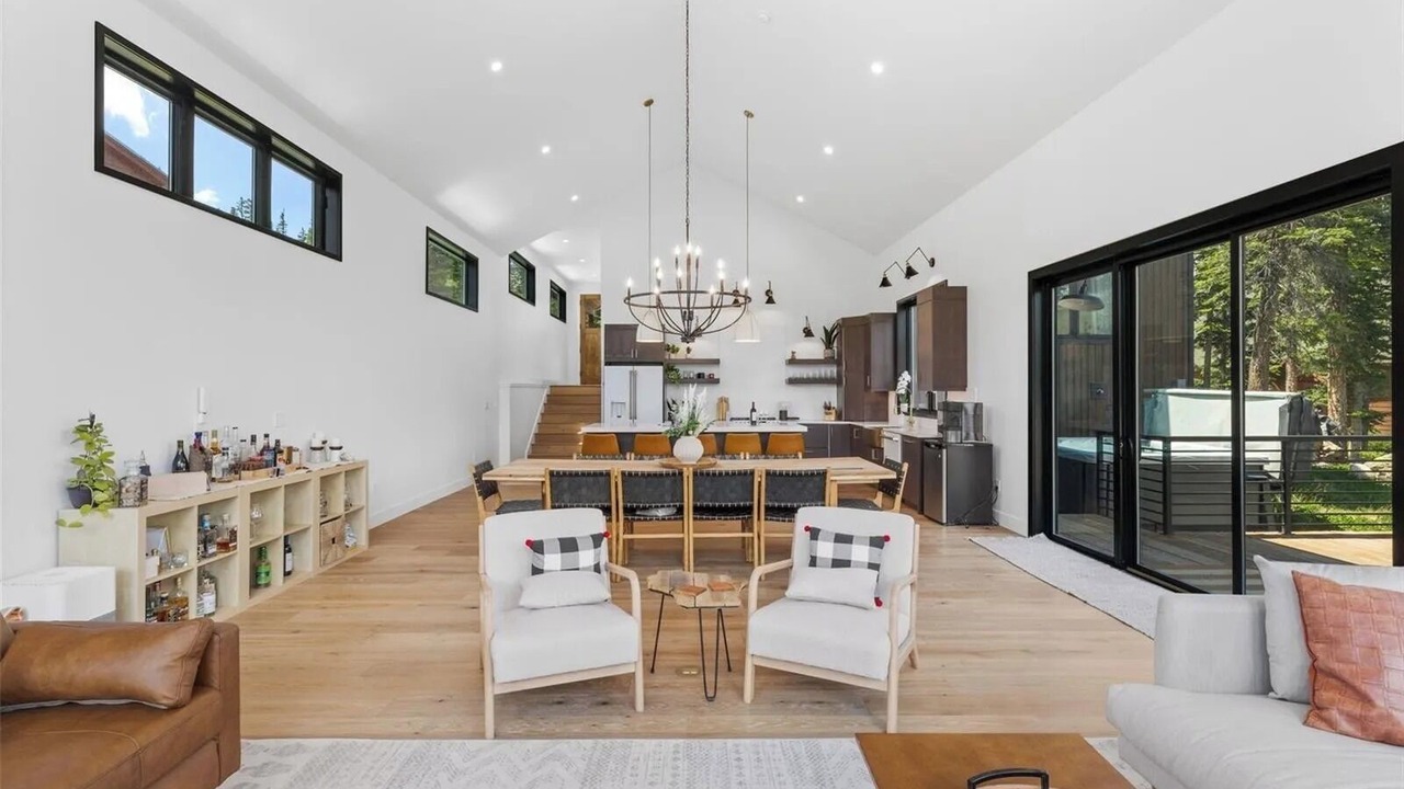 Photo of Livingroom in Quandary Village