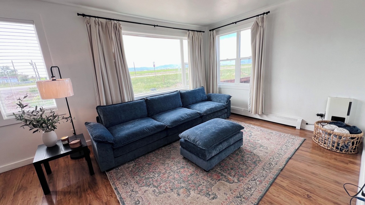Photo of Livingroom in Center