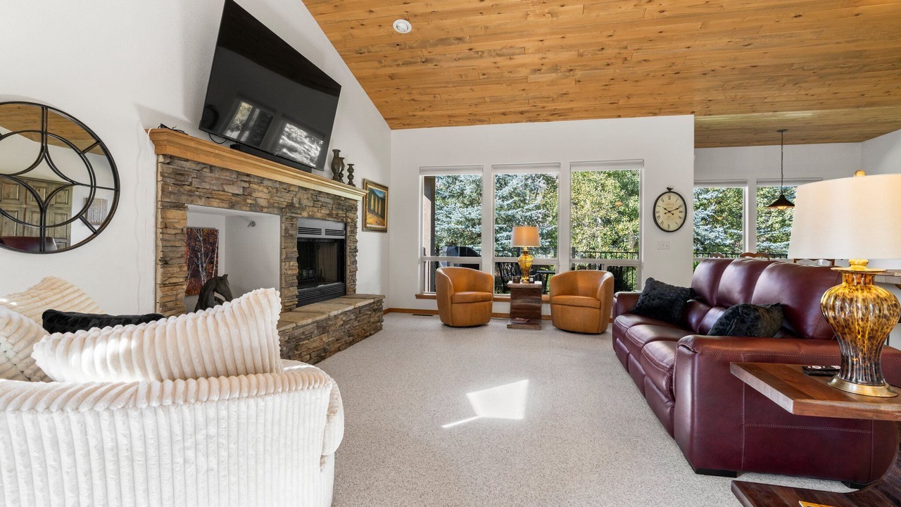 Photo of Livingroom in Dalton Ranch