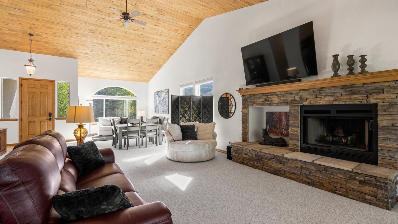 Photo of Livingroom in Dalton Ranch