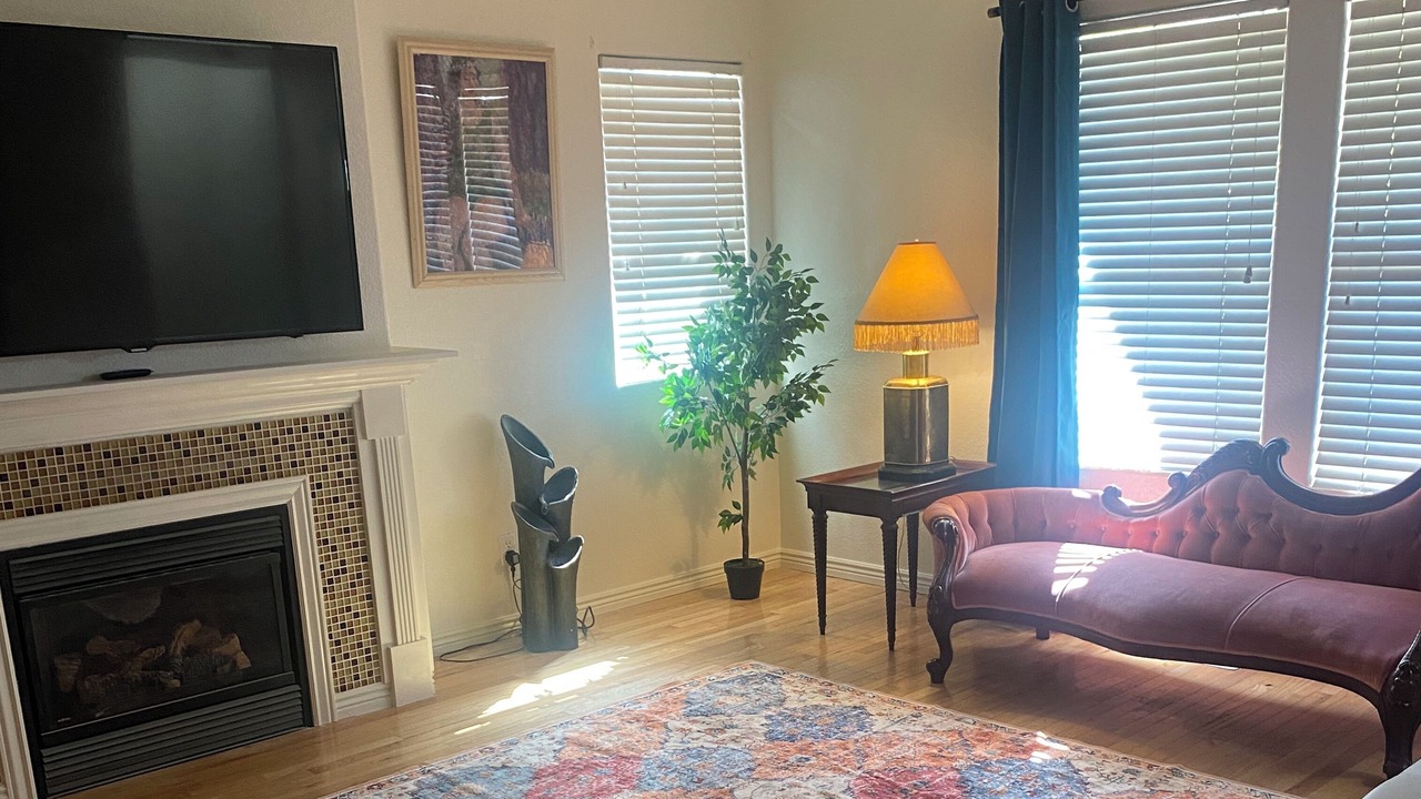Photo of Livingroom in Lincoln Park