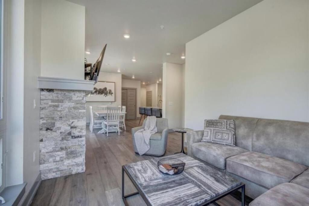 Photo of Livingroom in Lakeside Village