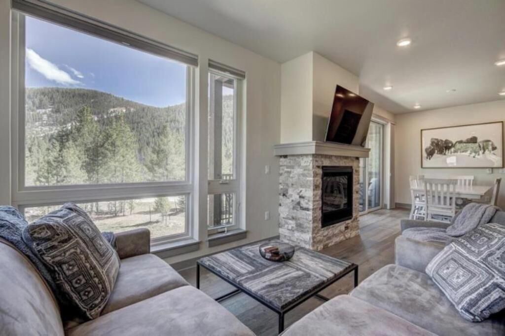 Photo of Livingroom in Lakeside Village