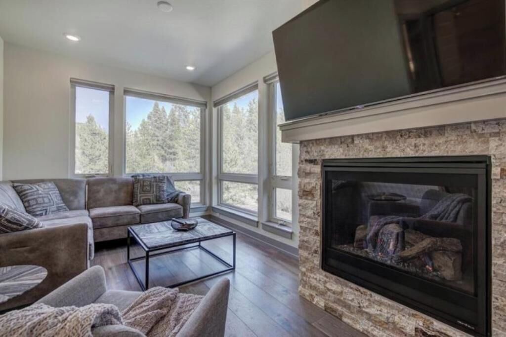 Photo of Livingroom in Lakeside Village