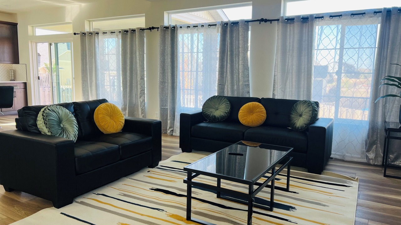 Photo of Livingroom in Aurora