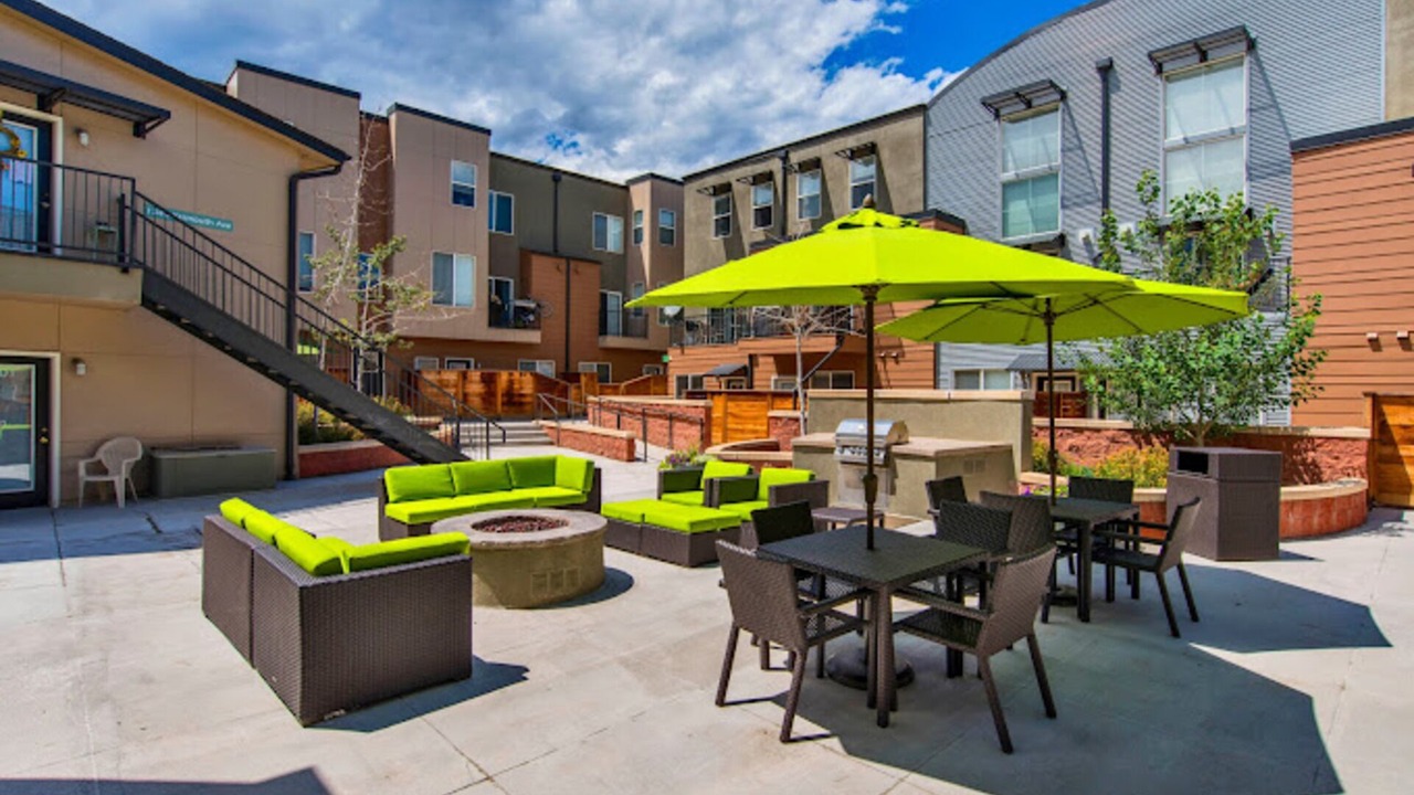 Photo of Outdoor in North Broadway - Holiday