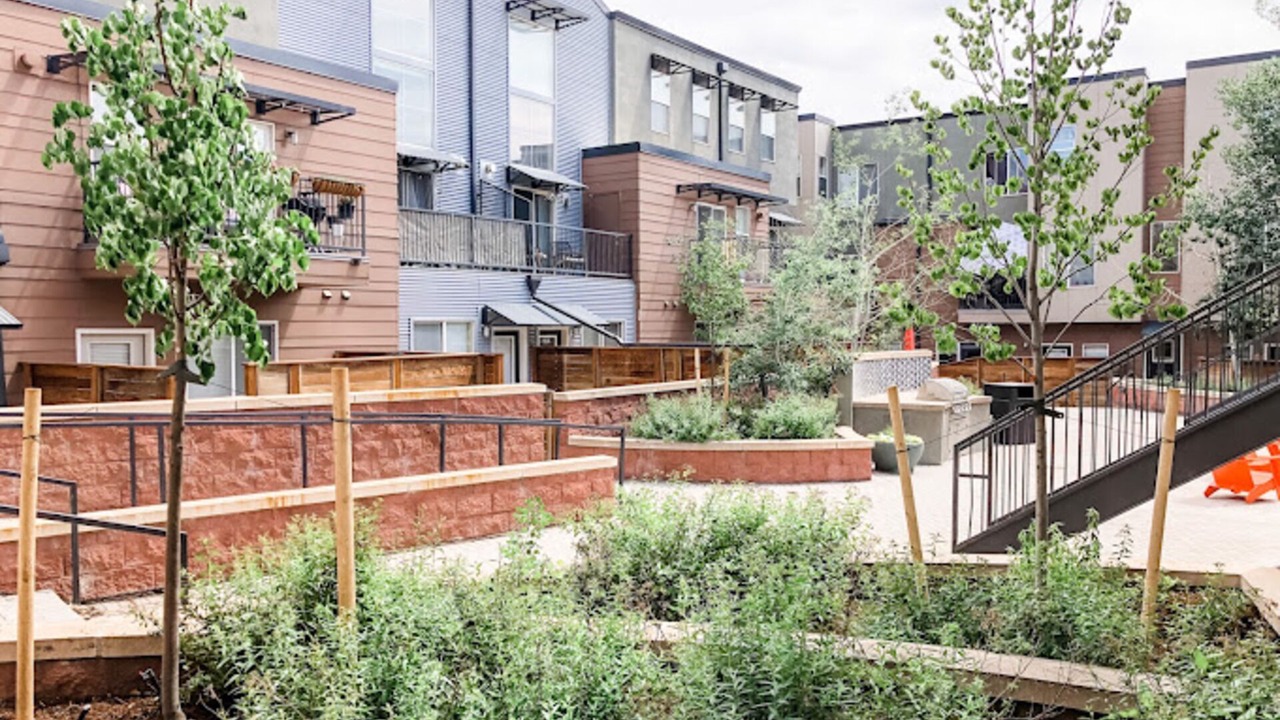 Photo of Outdoor in North Broadway - Holiday