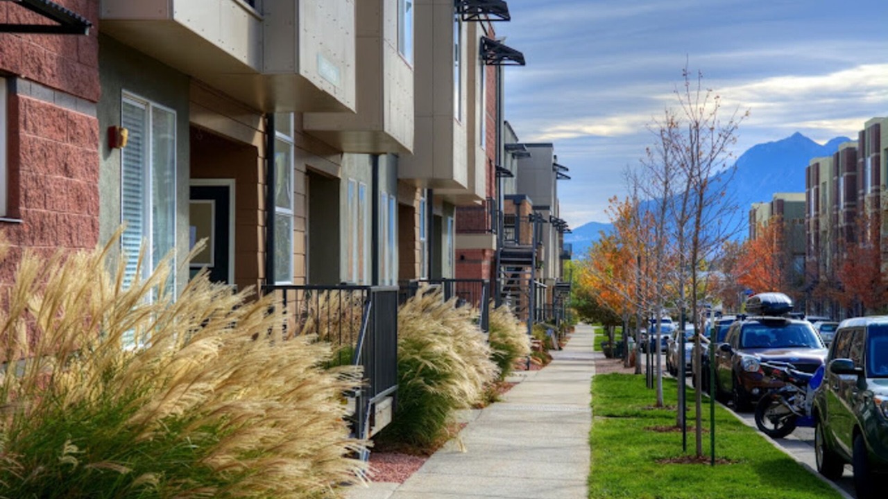 Photo of Outdoor in North Broadway - Holiday