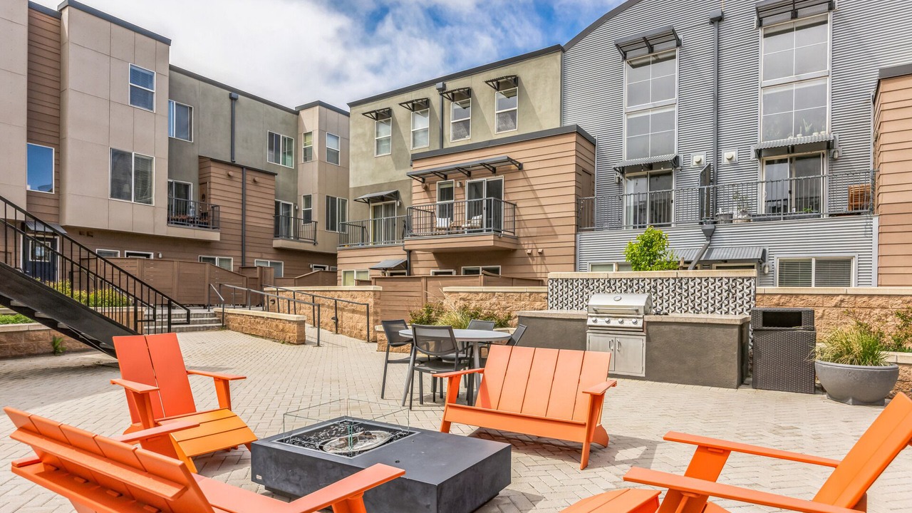 Photo of Outdoor in North Broadway - Holiday