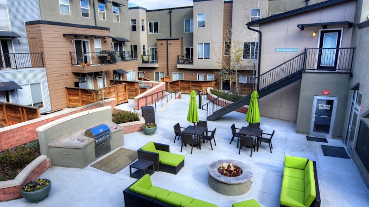 Photo of Outdoor in North Broadway - Holiday