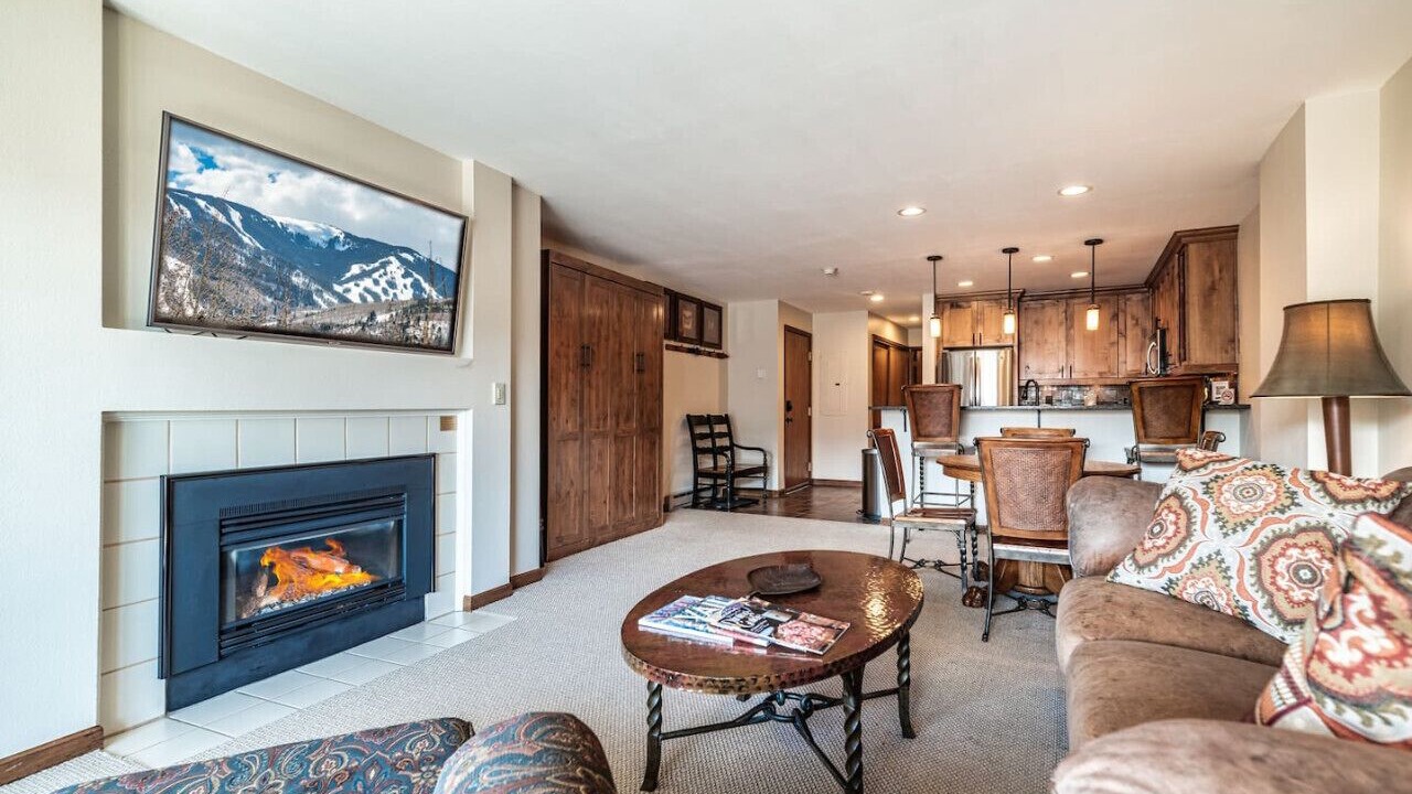 Photo of Livingroom in Avon