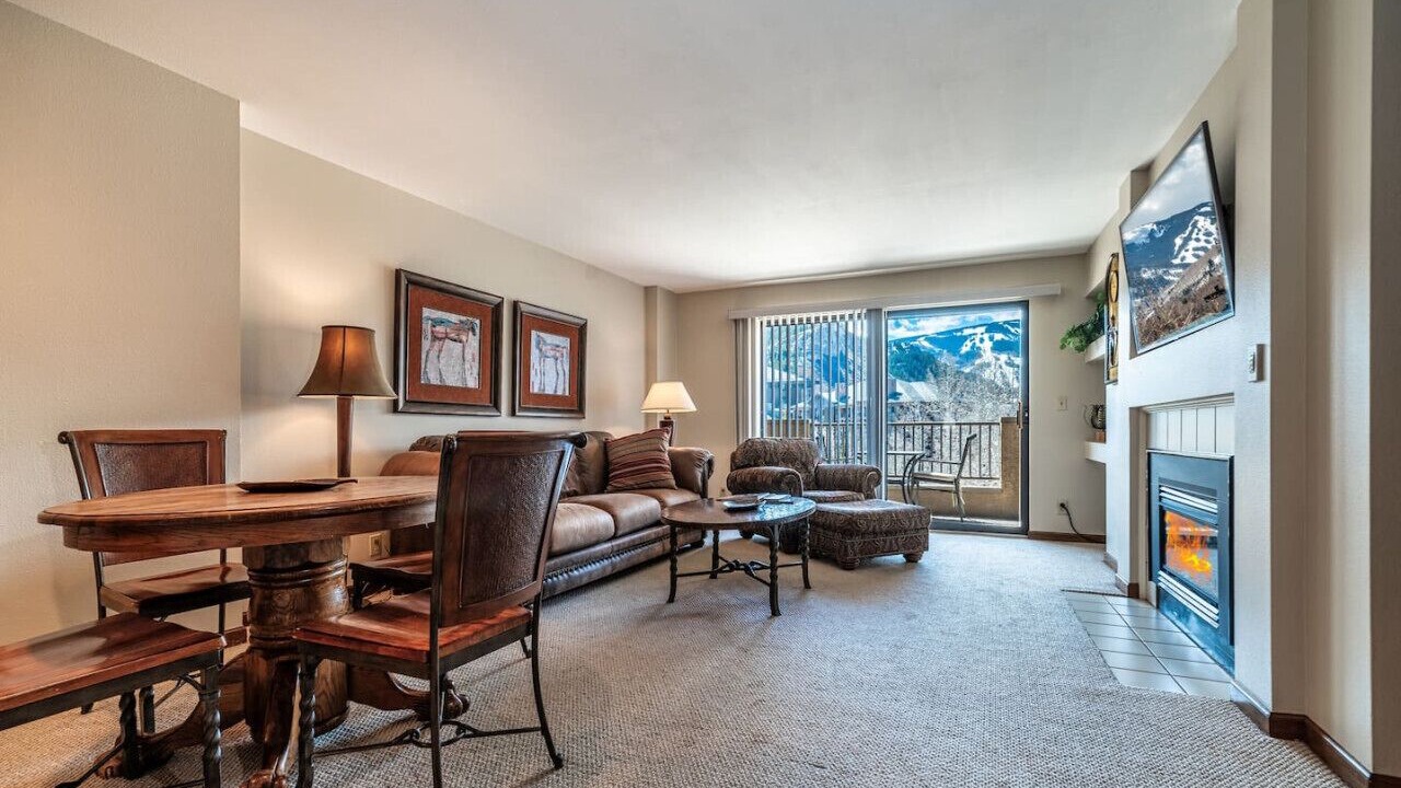Photo of Livingroom in Avon