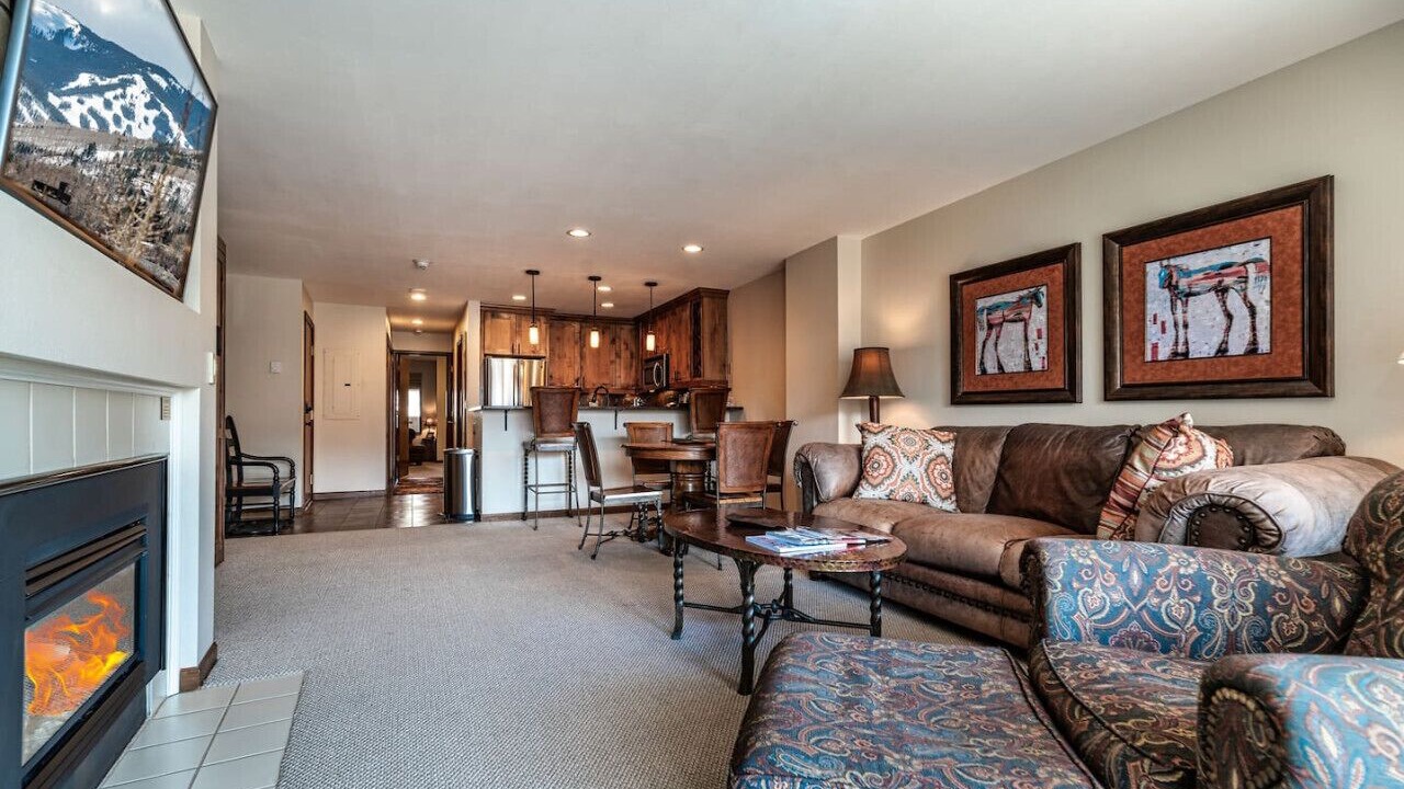 Photo of Livingroom in Avon