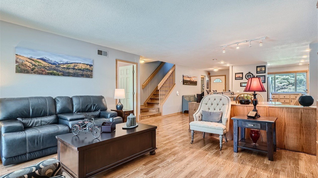 Photo of Livingroom in Ken Caryl