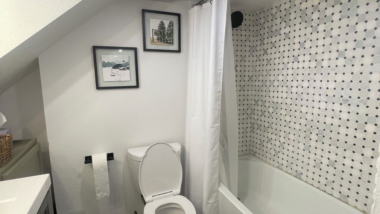 Photo of Bathroom in Lincoln Park
