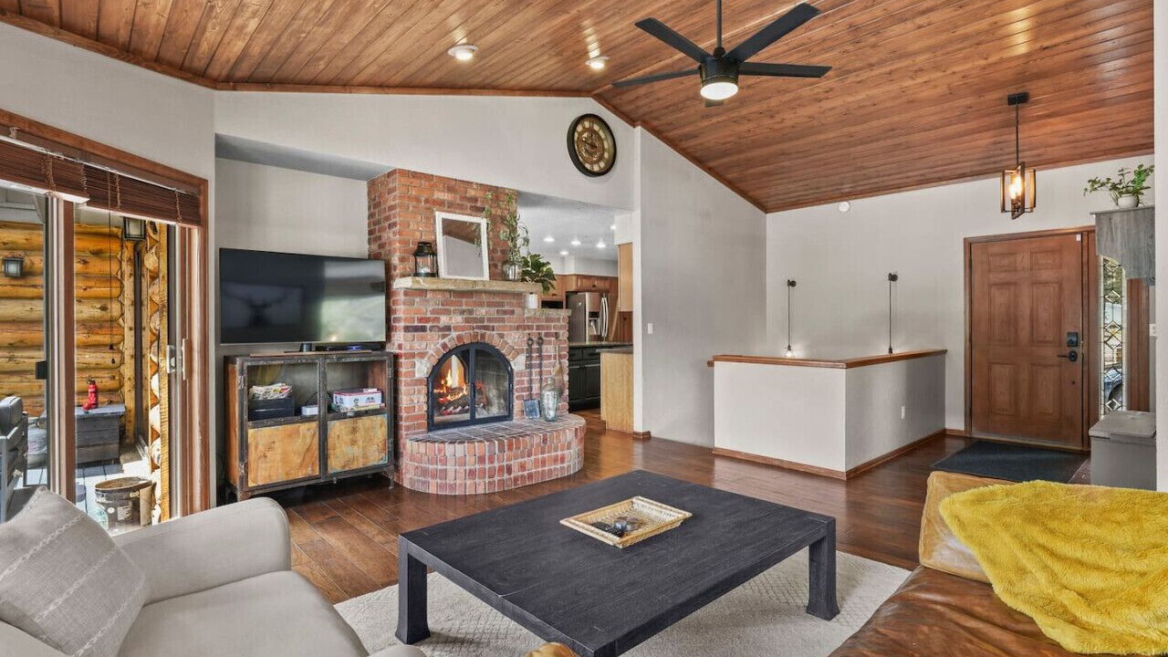 Photo of Livingroom in Woodland Park