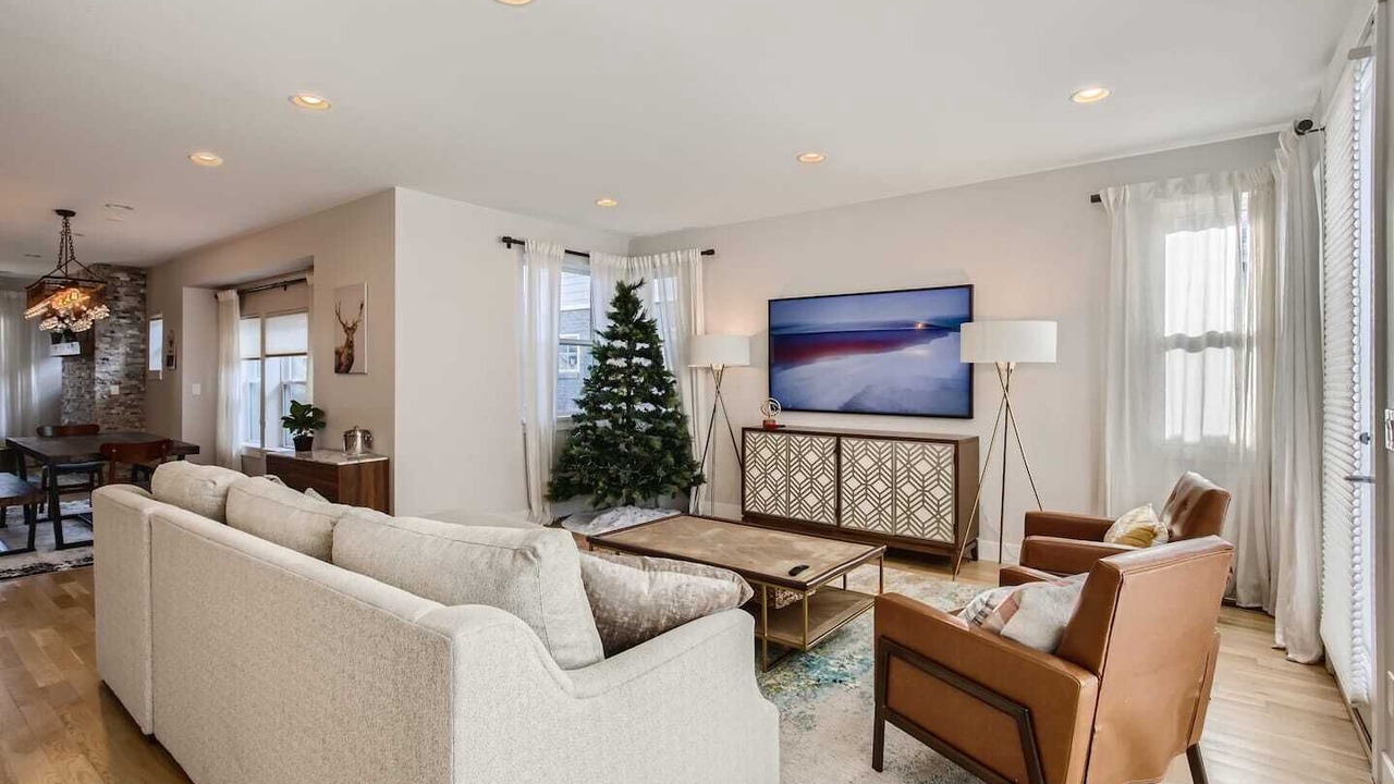 Photo of Livingroom in Sloan Lake