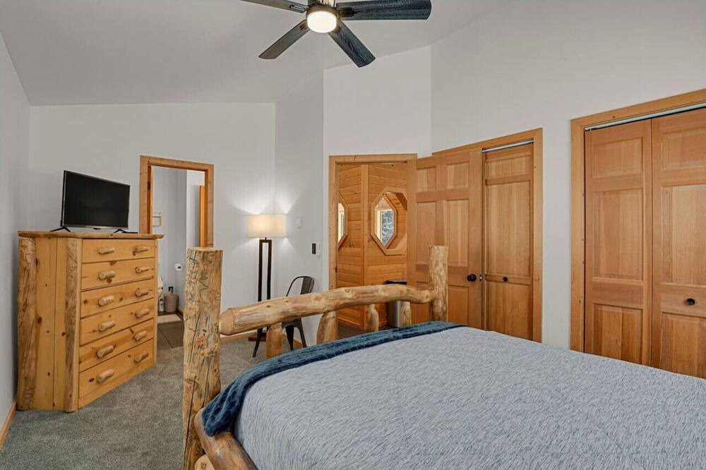 Photo of Bedroom in Spring Valley