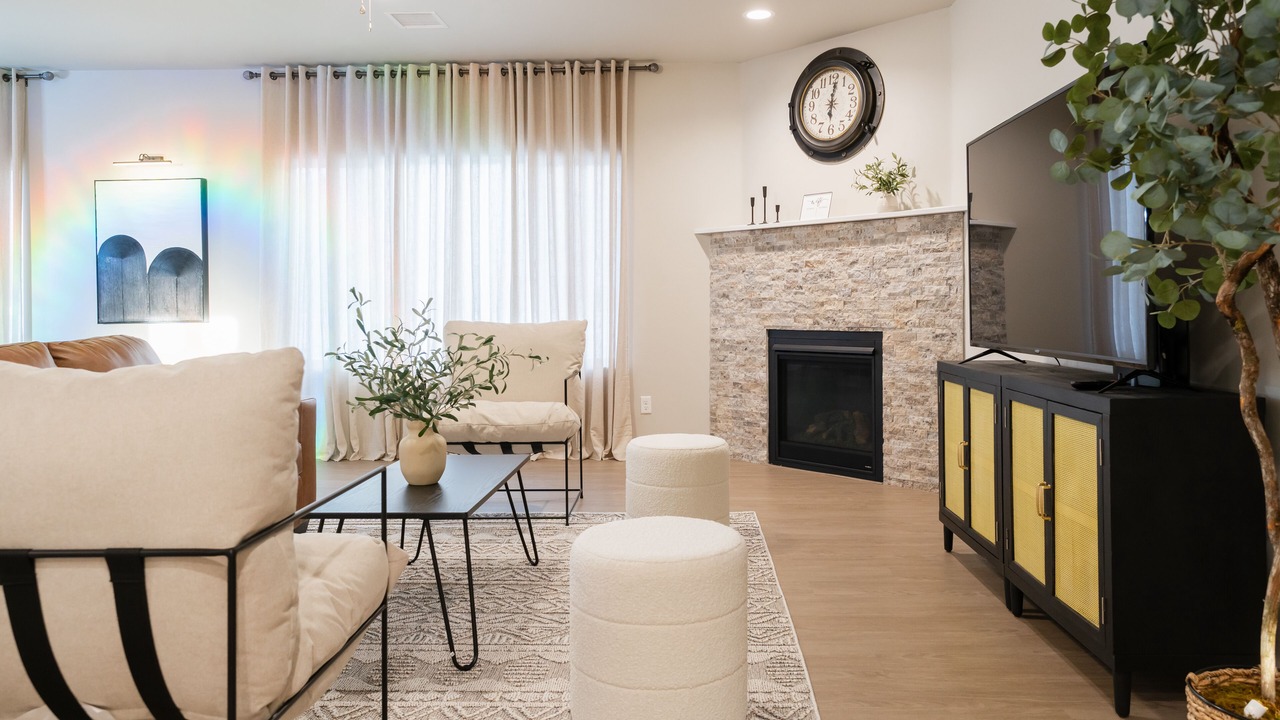 Photo of Livingroom in Fruitvale