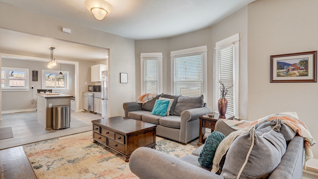 Photo of Livingroom in Northside