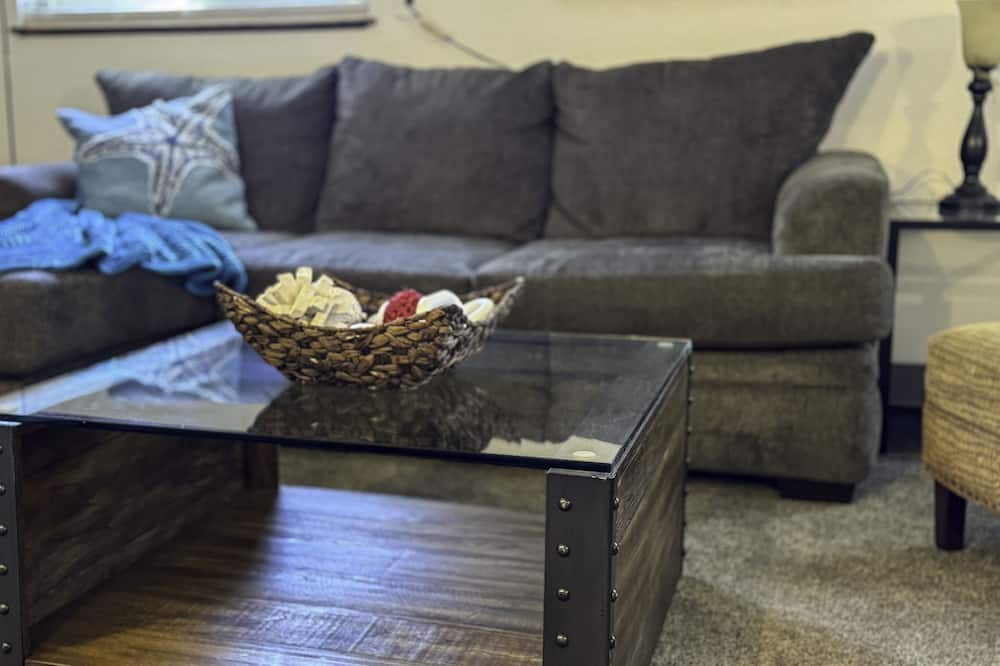 Photo of Livingroom in Security-Widefield