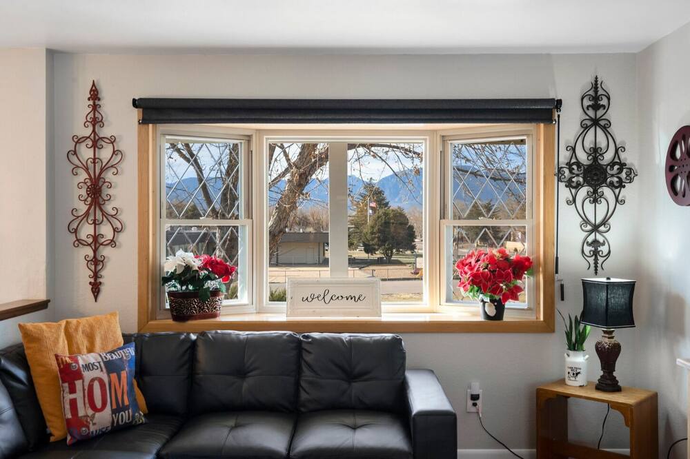 Photo of Livingroom in Security-Widefield