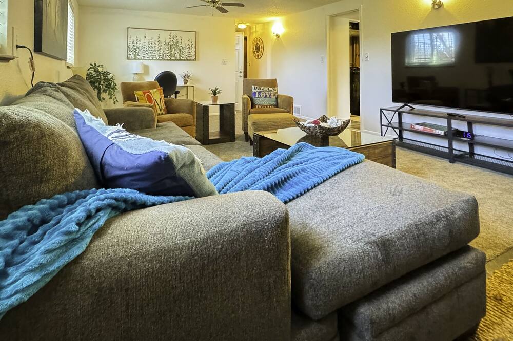 Photo of Livingroom in Security-Widefield