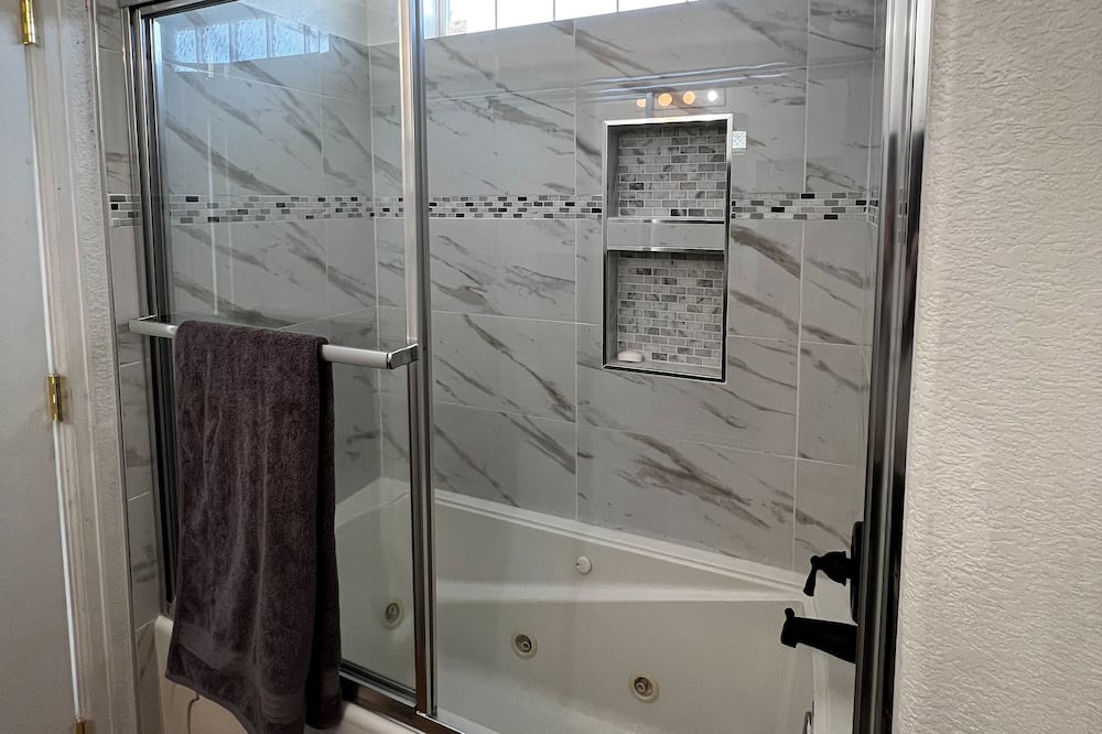 Photo of Bathroom in Green Valley Ranch