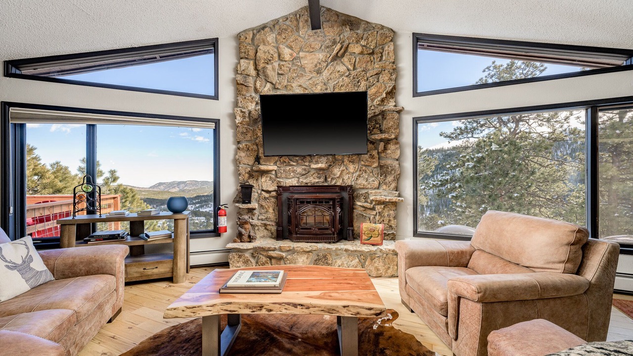 Photo of Livingroom in Evergreen